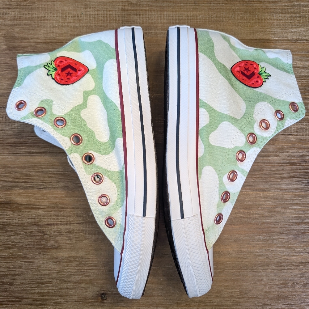 CONVERSE Chuck Taylor Hi Top Custom Strawberry Cow Patch size 10.5W 8.5M - Picture 1 of 11